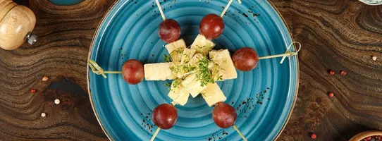 Канапе с креветками и гренками